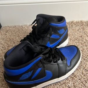Air Jordan 1 Mid 'Black Hyper Royal'